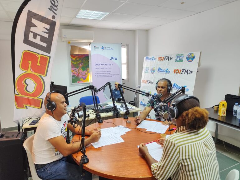 emission hôtesse de l'air & steward